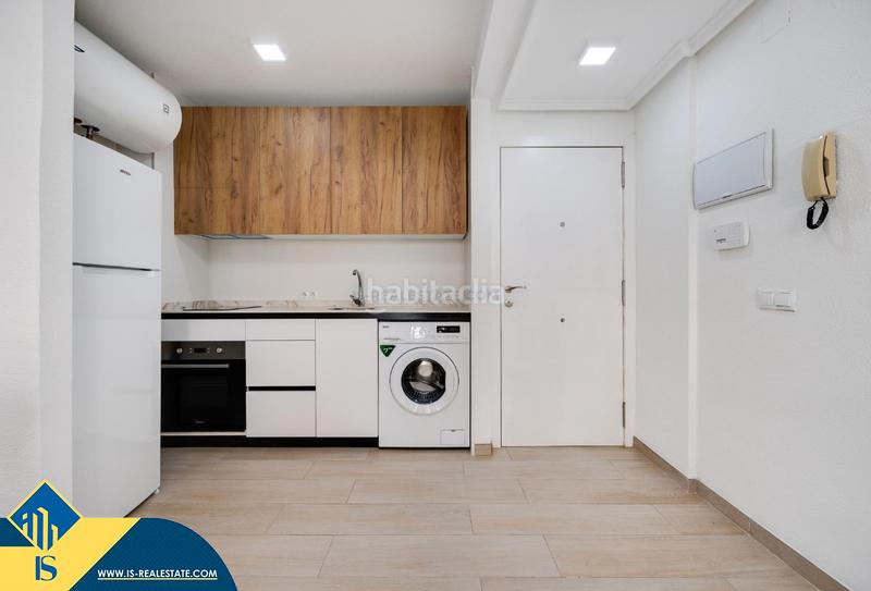 Foto 55a0127e-091e-44b5-b7c6-5e9cbf84efd8. Apartamento  renovado con piscina comunitaria, en la provincia de alicante, en la ciudad . 1 habitación | 55 m² | 700 en Torrevieja