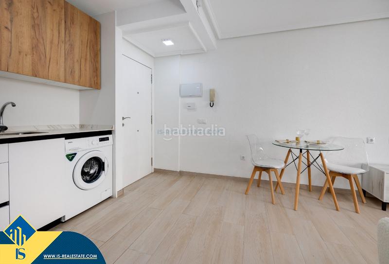 Foto abc611ab-a0d0-402f-aaac-e97225f0cace. Apartamento  renovado con piscina comunitaria, en la provincia de alicante, en la ciudad . 1 habitación | 55 m² | 700 en Torrevieja