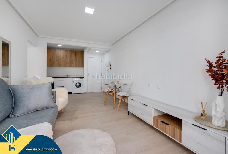Foto bc3876de-c2c4-47e4-8b99-ac510021037c. Apartamento  renovado con piscina comunitaria, en la provincia de alicante, en la ciudad . 1 habitación | 55 m² | 700 en Torrevieja