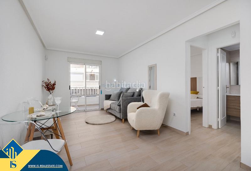 Foto bd7c706e-a8df-4085-92bb-de0e624c1b32. Apartamento  renovado con piscina comunitaria, en la provincia de alicante, en la ciudad . 1 habitación | 55 m² | 700 en Torrevieja
