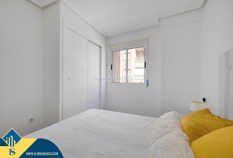 Foto c8de41ad-96ea-47b1-82e6-8045453129e0. Apartamento  renovado con piscina comunitaria, en la provincia de alicante, en la ciudad . 1 habitación | 55 m² | 700 en Torrevieja