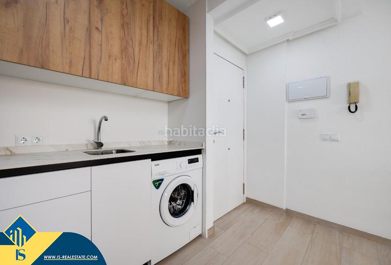 Foto d0e1076f-0abb-421e-b9d5-a03789e2b46e. Apartamento  renovado con piscina comunitaria, en la provincia de alicante, en la ciudad . 1 habitación | 55 m² | 700 en Torrevieja