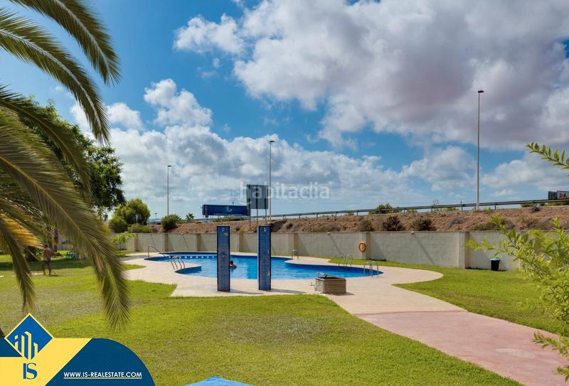 Foto e41beaf2-3ae7-4bab-9c9d-e4bac3bd5e98. Apartamento  renovado con piscina comunitaria, en la provincia de alicante, en la ciudad . 1 habitación | 55 m² | 700 en Torrevieja