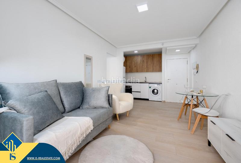 Foto eb84dce4-498c-4cc0-a94f-b699ac48982b. Apartamento  renovado con piscina comunitaria, en la provincia de alicante, en la ciudad . 1 habitación | 55 m² | 700 en Torrevieja