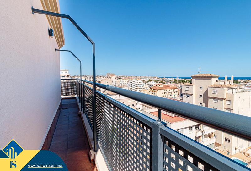 Foto 8b6c5327-f335-4fa2-ac3e-1166a49a6903. Duplex with heating parking in nueva Torrevieja Torrevieja