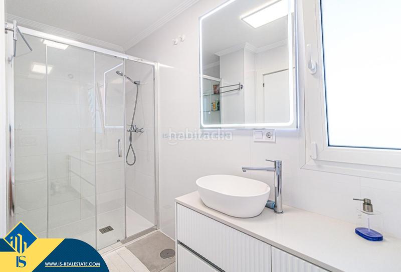 Foto d5ffea26-5624-4b84-a08c-95fcd7870c57. Duplex with heating parking in nueva Torrevieja Torrevieja