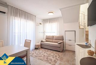 Dúplex a Nueva Torrevieja. Ático dúplex renovado con terraza, en la provincia de alicante,