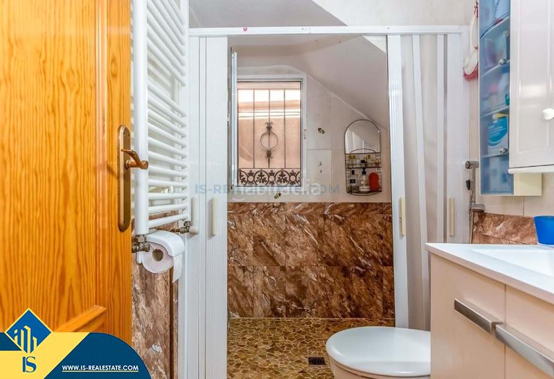 Foto dcf2138c-0391-4057-aa7d-27be389a64f6. Chalet avec parking piscine dans La Florida Orihuela