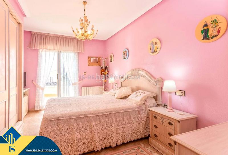 Foto e7d2ac32-a5fc-49c2-9266-c64ddde8c7b6. Chalet avec parking piscine dans La Florida Orihuela