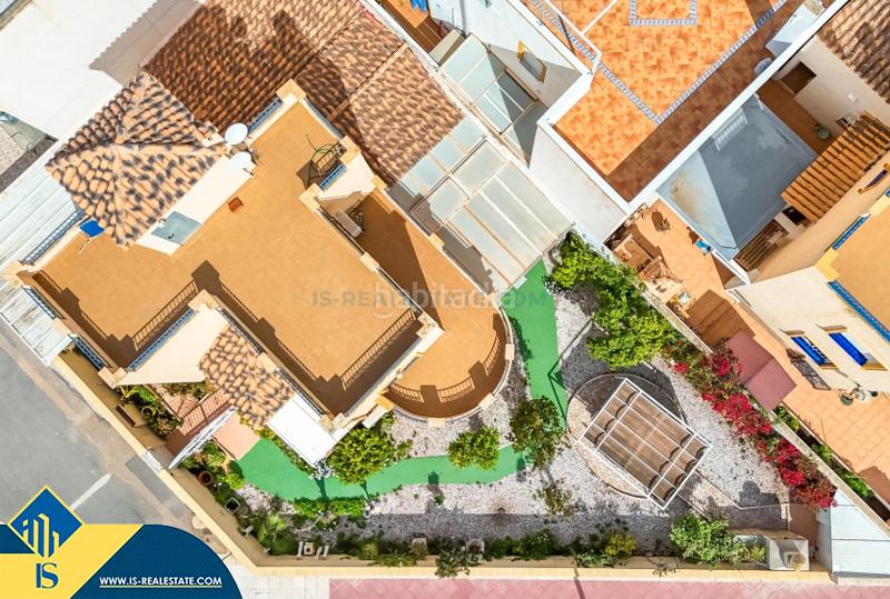 Foto ecce05ae-ce4c-478c-bbfe-052e545d4217. Chalet avec parking piscine dans La Florida Orihuela