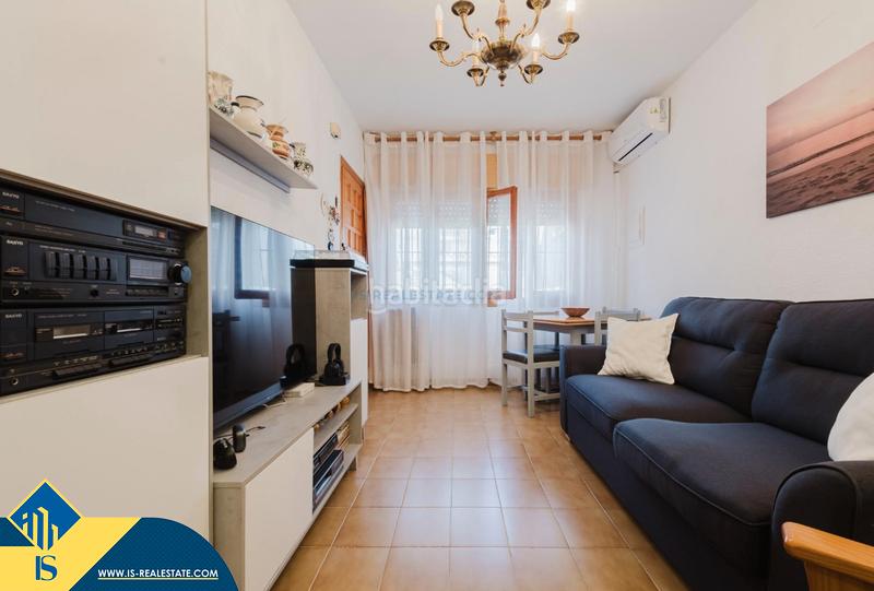 Foto 470d9eb3-d174-4f61-aa2a-0f5c8f1d76a5. Casa bungalow con piscina comunitaria, en la provincia de alicante, en la ciudad , en la zona de Playa de los Náufragos. 3 en Torrevieja