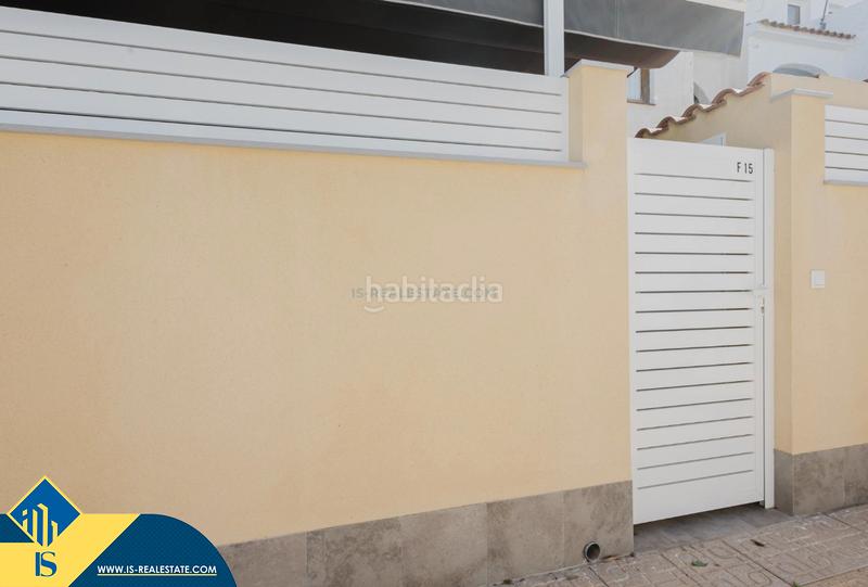 Foto 998e2d24-d62c-47a1-aaf6-1cad5447a764. Casa bungalow con piscina comunitaria, en la provincia de alicante, en la ciudad , en la zona de Playa de los Náufragos. 3 en Torrevieja