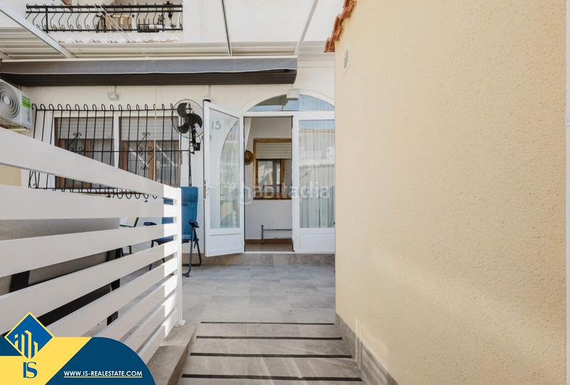 Foto a393847c-12b0-4687-87d9-1169de4ee6ea. Casa bungalow con piscina comunitaria, en la provincia de alicante, en la ciudad , en la zona de Playa de los Náufragos. 3 en Torrevieja