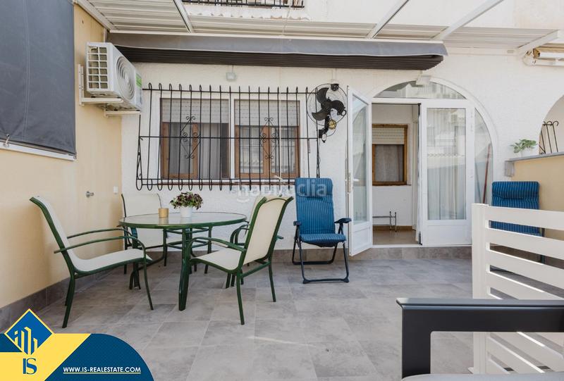 Foto b1b5d78b-562f-4c4c-ba3e-465a1060d89b. Casa bungalow con piscina comunitaria, en la provincia de alicante, en la ciudad , en la zona de Playa de los Náufragos. 3 en Torrevieja