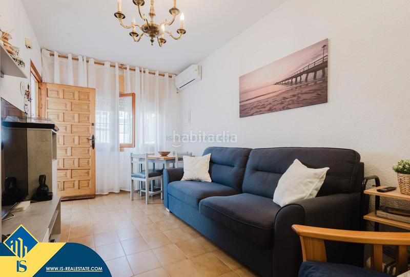 Foto e0004dea-6cc1-45c5-a3f1-4f0293942e54. Casa bungalow con piscina comunitaria, en la provincia de alicante, en la ciudad , en la zona de Playa de los Náufragos. 3 en Torrevieja