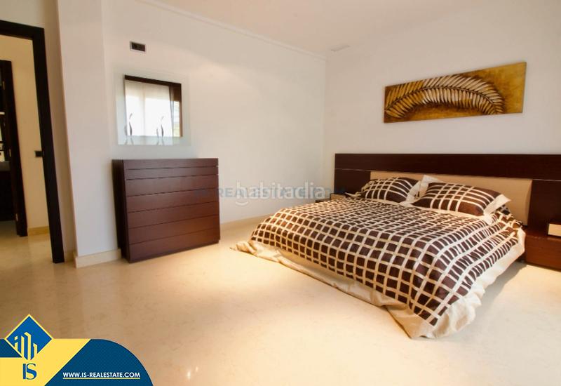 Foto 18f18b6c-3162-4345-a1ec-fb2990c7d360. Chalet mit parking pool in Cabo Roig Orihuela