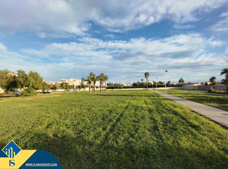 Foto 1968b288-ae20-48ce-95e8-0eee408d5b76. Chalet avec parking piscine dans Zona Carrefour - Urbanizaciones Torrevieja