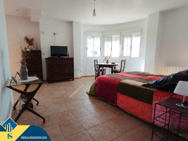 Foto 4f1f9421-ffa1-4c91-aa8b-cd2e147dd871. Chalet avec parking piscine dans Zona Carrefour - Urbanizaciones Torrevieja