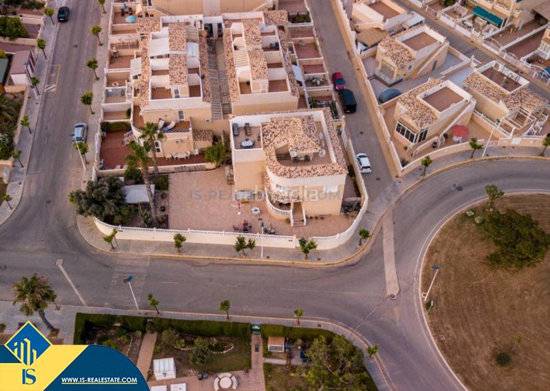 Foto 9afaaaef-4e73-4d6a-b87a-e50cdf79245a. Chalet avec parking piscine dans Zona Carrefour - Urbanizaciones Torrevieja