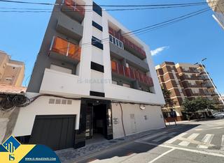 Pis a Puerto Deportivo. Apartamento con terraza, en la provincia de alicante, en la ciud