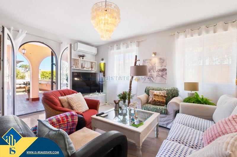 Foto 3f521207-fe88-4feb-8c2c-a9a6cb30af40. Chalet mit parking pool in La Zenia Orihuela