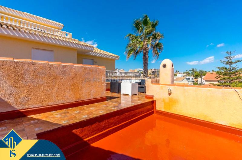 Foto a69c61de-96a6-461d-bc62-361a87866841. Chalet mit parking pool in La Zenia Orihuela