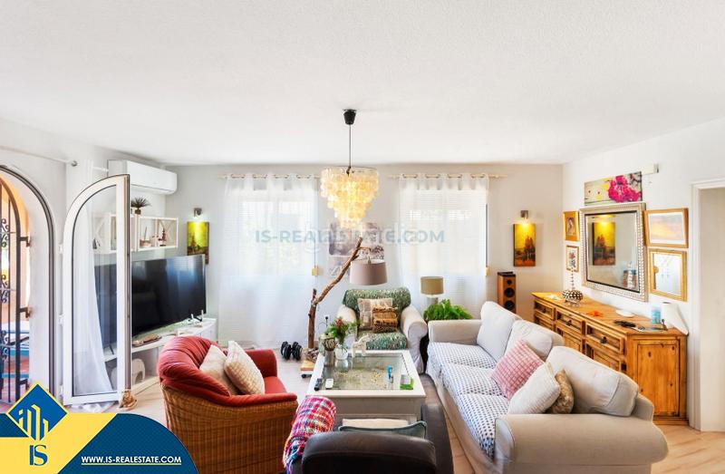 Foto ad9a47ff-b6ac-47f3-9796-890b2455ca5c. Chalet mit parking pool in La Zenia Orihuela