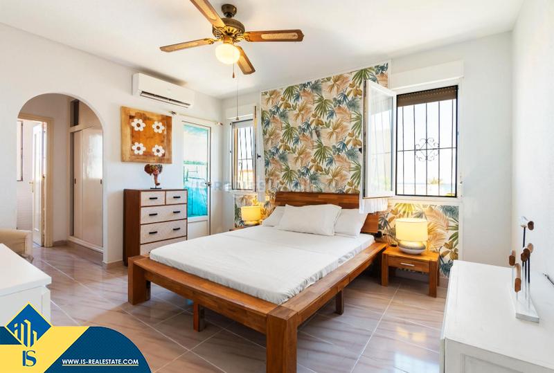 Foto bdb537ba-0445-4af1-b024-1029ef4a7425. Chalet mit parking pool in La Zenia Orihuela