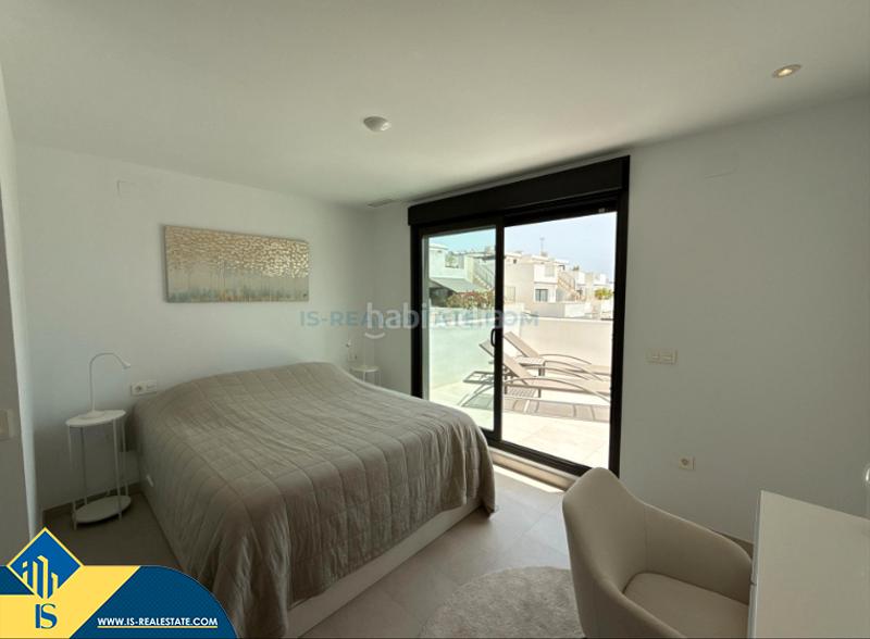 Foto 182fffc3-1781-4b1f-b21d-91e66e9ee278. Attique avec parking piscine dans San Agustín Alicante