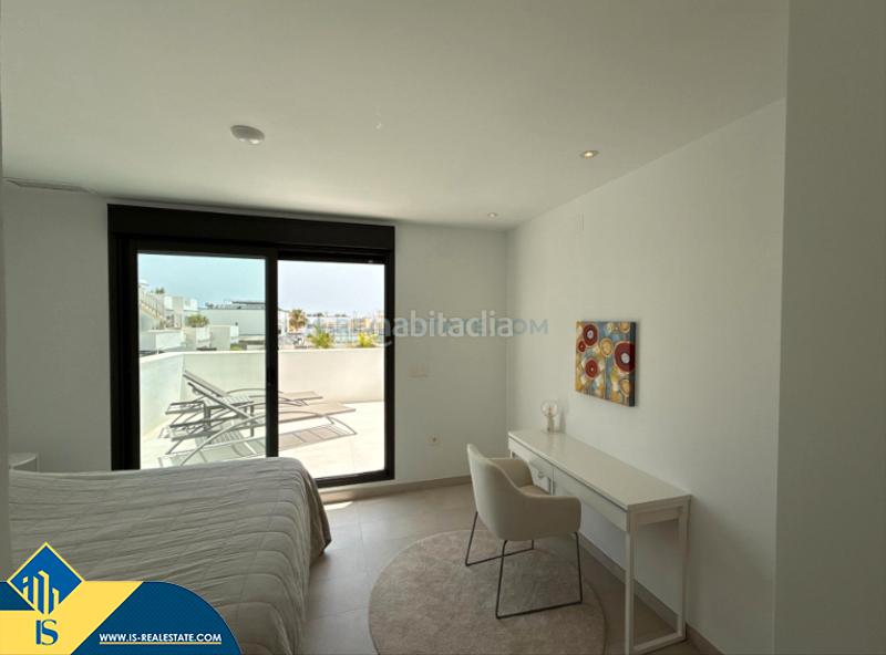 Foto 8f40448d-6980-4fb9-a40d-3665634537e6. Attique avec parking piscine dans San Agustín Alicante