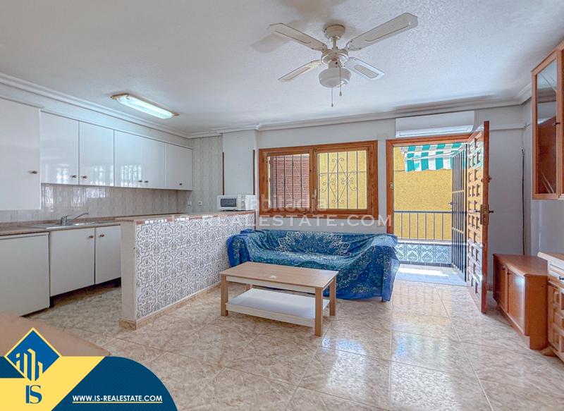 Foto a1355b42-1e40-4fc3-bfcd-90d7e81ae125. Casa amb calefacció piscina a Los Europeos Torrevieja