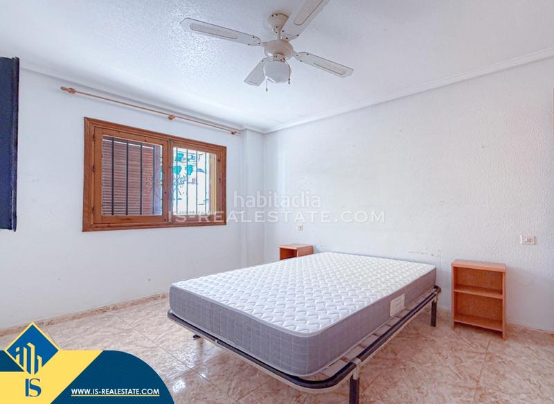 Foto f0906de4-fc59-4544-81a9-968cc72e5421. Casa amb calefacció piscina a Los Europeos Torrevieja