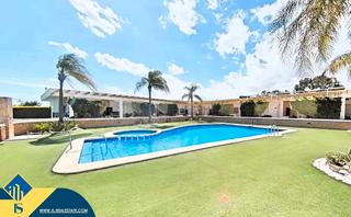 Casa a Mil Palmeras. Casa con piscina comunitaria, en la provincia de alicante, en la