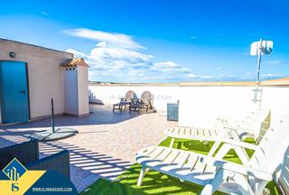 Attique à Playa Flamenca. Ático con piscina comunitaria en la provincia de alicante, en la