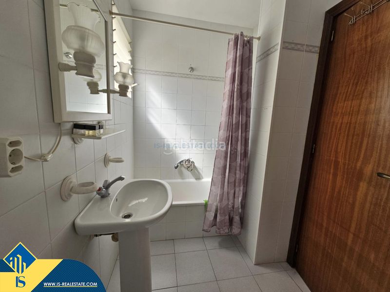 Foto 3d3b615d-e07c-4567-a096-a33eb81b0350. Ático  con terraza, en la provincia de alicante, en la ciudad . 1 habitación | 55 m² | 450 metros del mar en Torrevieja