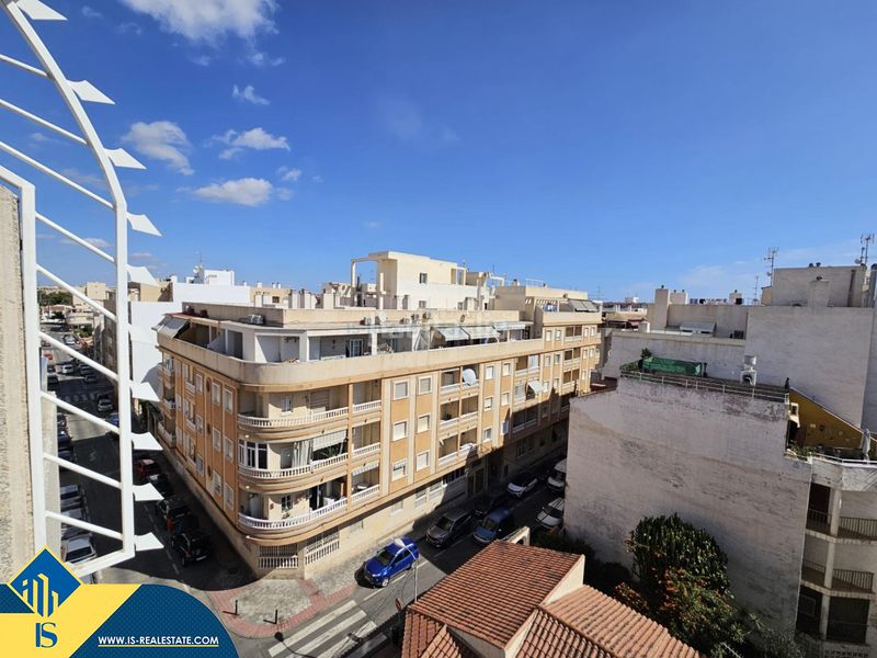 Foto 530a4fd0-e0e5-4546-9a0a-e53980d2a797. Ático  con terraza, en la provincia de alicante, en la ciudad . 1 habitación | 55 m² | 450 metros del mar en Torrevieja