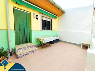 Maison jumelée à Los Cuarteros. Casa con terraza, en la provincia de alicante, en la ciudad de o