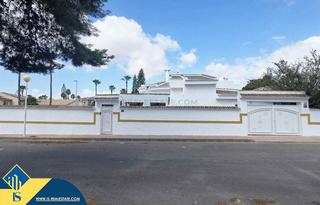 Chalet en Rojales. Villa con piscina privada, en la provincia de alicante, en rojal