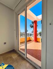 Maison à El Raso. Villa con piscina privada, en la provincia de alicante, en la lo