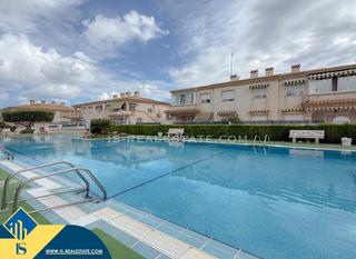 Casa en Aguas Nuevas. Bungalow con piscina comunitaria, en la provincia de alicante, e