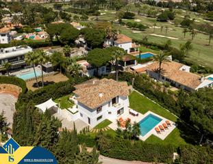 Chalet in Las Brisas. Villa con piscina privada, en la provincia de málaga, en la ciud