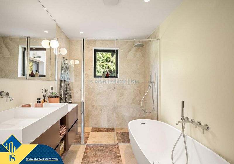 Foto 0988238b-cbf9-478c-a7ae-24e7f4ebd79f. Xalet amb aparcament piscina a Las Brisas Marbella