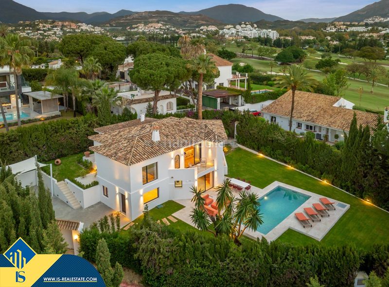 Foto c9767cdf-a23d-4bc2-97cd-37e509af1b59. Xalet amb aparcament piscina a Las Brisas Marbella