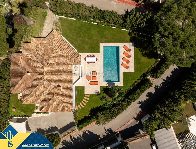 Foto d0f55e77-52b3-43ef-917e-ac04d8797e98. Xalet amb aparcament piscina a Las Brisas Marbella