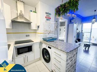 Apartamento en Centro - Muelle Pesquero. Apartamento renovado con terraza, en la provincia de alicante, e