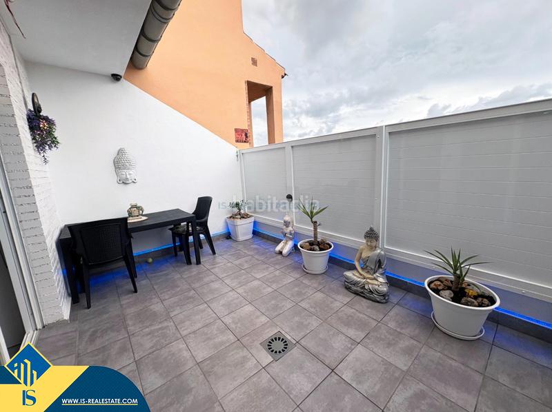 Foto 23e62c62-9a03-4c8f-b932-03ce69593cd7. Apartamento  renovado con terraza, en la provincia de alicante, en la ciudad . 1 habitación | 51 m² | 800 metros del m en Torrevieja