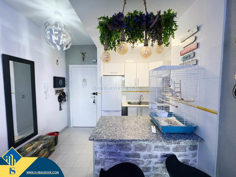 Foto 4b79542f-a893-4a88-8b9c-4a4cb586b621. Apartamento  renovado con terraza, en la provincia de alicante, en la ciudad . 1 habitación | 51 m² | 800 metros del m en Torrevieja