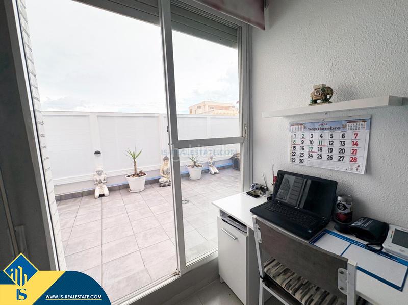 Foto 985ff58f-0fae-45ed-8575-c894f1e34672. Apartamento  renovado con terraza, en la provincia de alicante, en la ciudad . 1 habitación | 51 m² | 800 metros del m en Torrevieja
