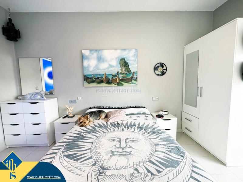 Foto d283f26b-1994-4c63-a0b6-cdf1e23bc496. Apartamento  renovado con terraza, en la provincia de alicante, en la ciudad . 1 habitación | 51 m² | 800 metros del m en Torrevieja