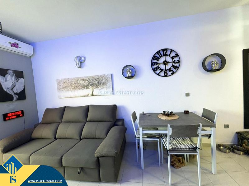 Foto d36cbb42-a61b-4af3-b4d6-304e0e29cb32. Apartamento  renovado con terraza, en la provincia de alicante, en la ciudad . 1 habitación | 51 m² | 800 metros del m en Torrevieja
